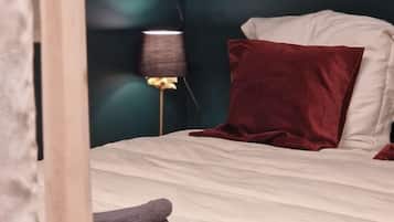 Escritorio, tabla de planchar con plancha, cuna de viaje y wifi gratis