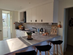 Microwave, oven, stovetop, dishwasher