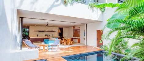 Outdoor dining