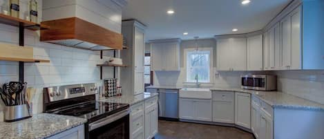 Refrigerador, horno, placa de cocina, lavavajillas