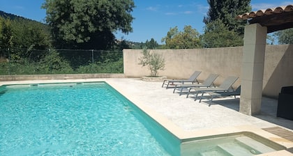 Gîte "Le Noyer", LE MAS DES CHARRETTES