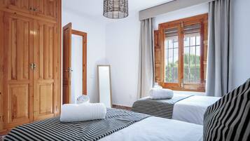 4 slaapkamers, een strijkplank/strijkijzer, wifi, beddengoed