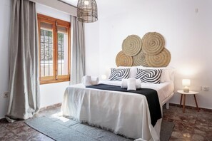 4 bedrooms, iron/ironing board, WiFi, bed sheets - Ca Dakota. (Jávea)
