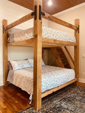 2 bedrooms, WiFi, bed sheets - Triple Brick (Wyalusing)