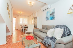 Télévision, cheminée