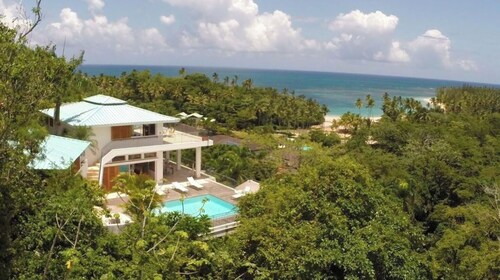 Exceptional sea view - 2 private pools - 6 AR sea view suites - Massage room