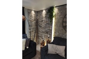 Interior - Ultra-chic urban industrial space in Hyde Park! (Tampa)