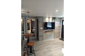 Interior - Ultra-chic urban industrial space in Hyde Park! (Tampa)