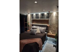 2 bedrooms, iron/ironing board, travel cot, WiFi