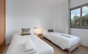 3 bedrooms, iron/ironing board, free WiFi