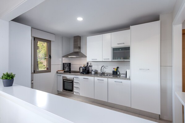 Fridge, microwave, oven, dishwasher