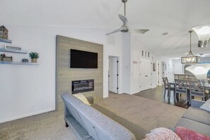 TV, fireplace