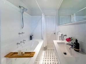 Badekar og hårføner