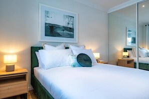 2 makuuhuonetta, silitysrauta/-lauta, vauvan matkasänky, Wi-Fi