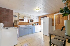 Réfrigérateur, cafetiÚre/bouilloire