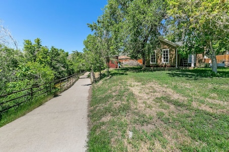 Property grounds. The Vintage Golden Gem – Near Clear Creek