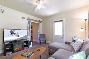 TV, fireplace, video games - The Vintage Golden Gem – Near Clear Creek (Golden)