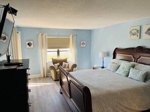 2 bedrooms, iron/ironing board, travel cot, WiFi - Gulf front Corner Condo with Spectacular Views! (Indian Rocks Beach)