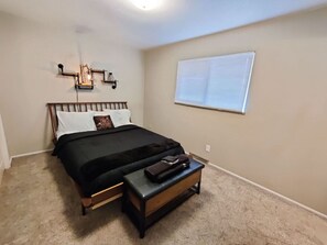 4 Schlafzimmer, Schreibtisch, Bügeleisen/Bügelbrett, WLAN