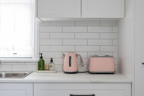 Fridge, microwave, oven, stovetop - Two Worlds Townhouse (Launceston)