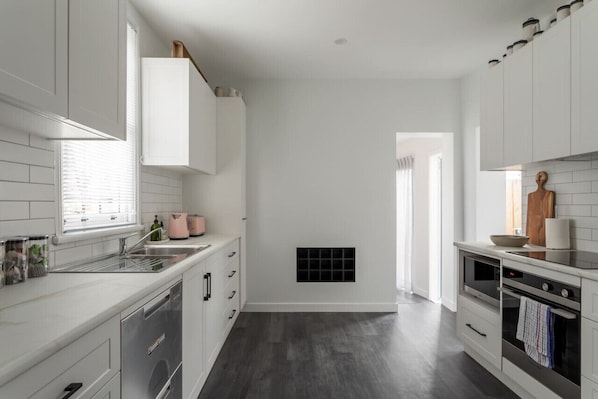Fridge, microwave, oven, stovetop