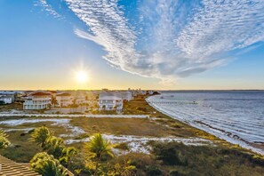 Una spiaggia nelle vicinanze