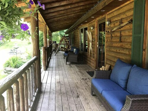 Secluded Log Cabin and Guest House Close to Mackinaw City and Mackinac Island!!!