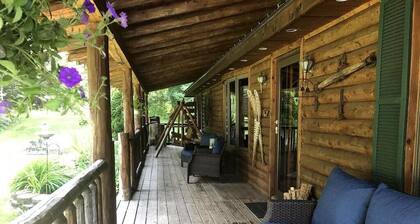 Secluded Log Cabin and Guest House Close to Mackinaw City and Mackinac Island!!!