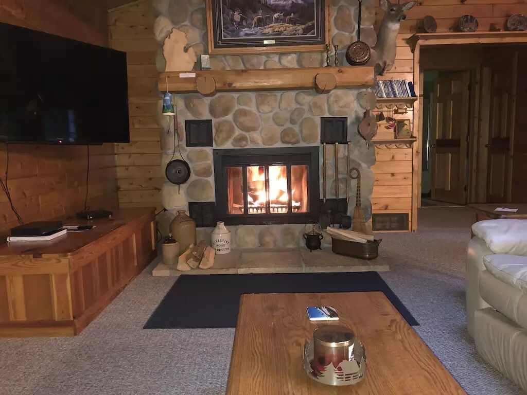 Smart TV, fireplace, DVD player, books