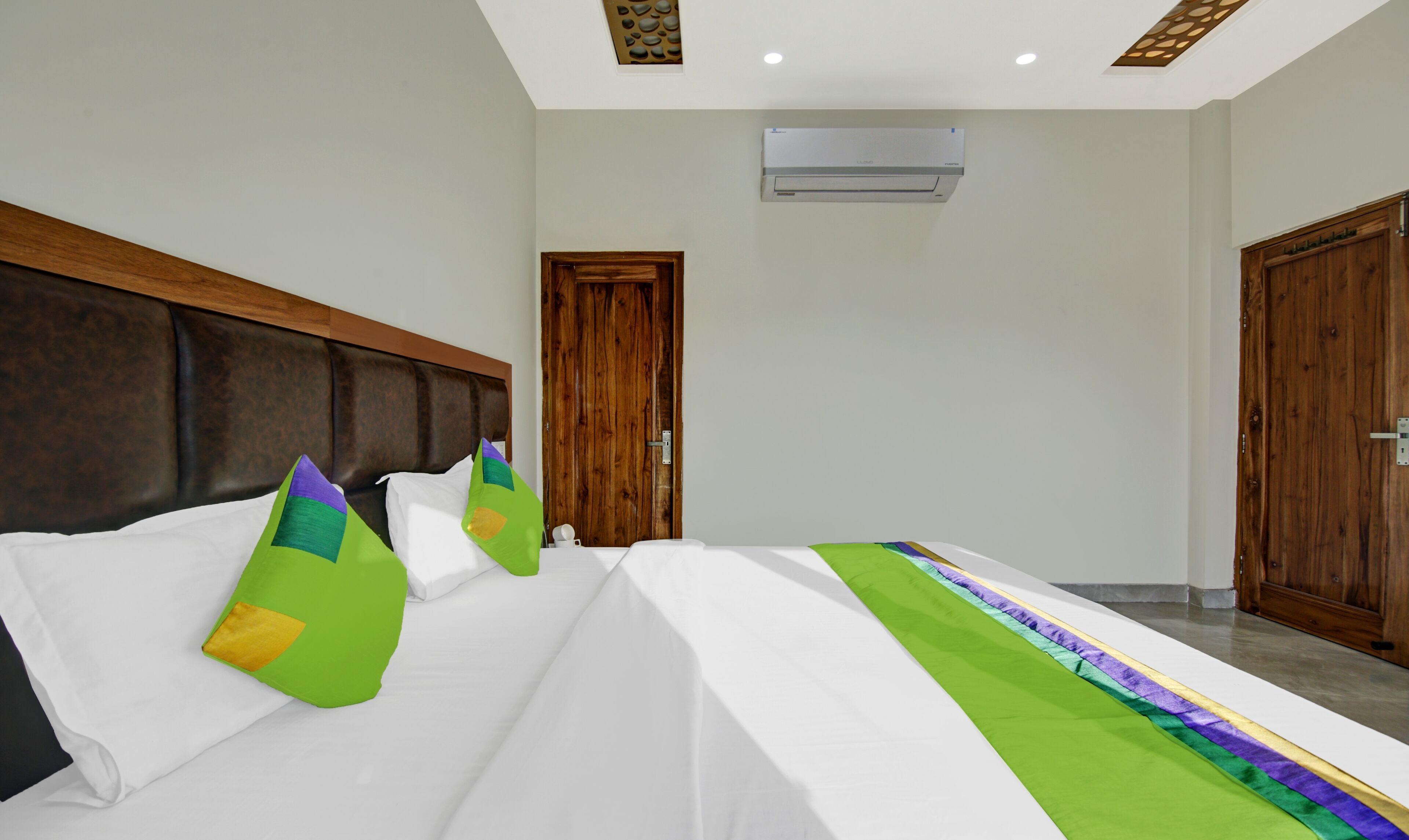 standard room | desk, iron/ironing board