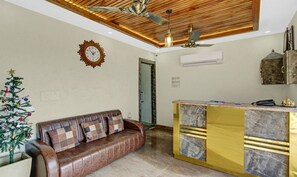 Reception - Hotel Royal Salute (Dera Bassi)