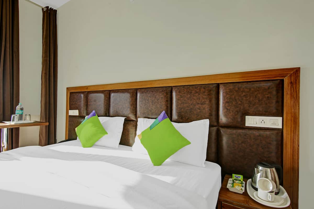 standard room | desk, iron/ironing board