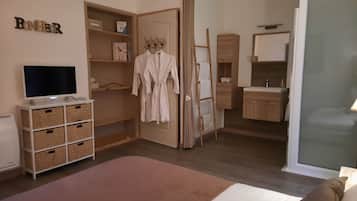 1 bedroom, desk, free WiFi, bed sheets