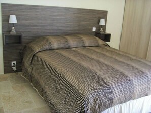 4 bedrooms, WiFi, bed sheets