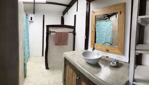 Casa familiar, 4 habitaciones, vista a la playa, frente al océano | Baño