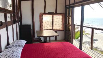 Casa família, 4 quartos, vista para a praia, de frente para o oceano | 4 quartos, ferros/tábuas de passar roupa, Wi-Fi de cortesia