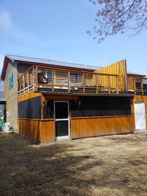 Exterior - Sylvan's Sunkissed Sandcastle. 2 blocks from the beach (Blossvale)