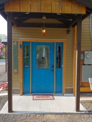 Exterior detail - Sylvan's Sunkissed Sandcastle. 2 blocks from the beach (Blossvale)