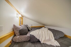 1 makuuhuone, työpöytä, Wi-Fi, vuodevaatteet