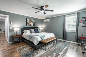 2 habitaciones, tabla de planchar con plancha y cuna de viaje 