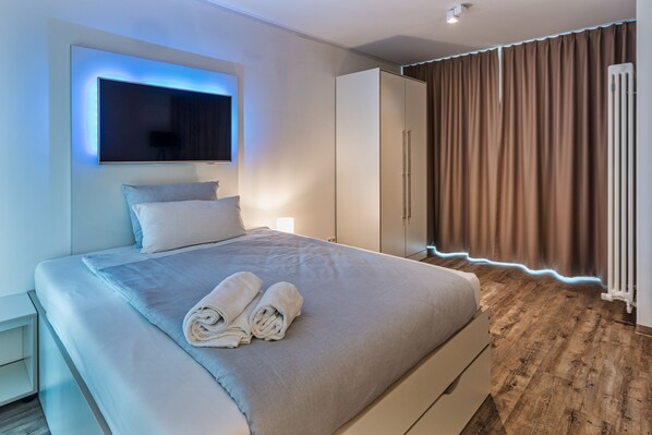 Premium bedding, laptop workspace, blackout curtains, soundproofing