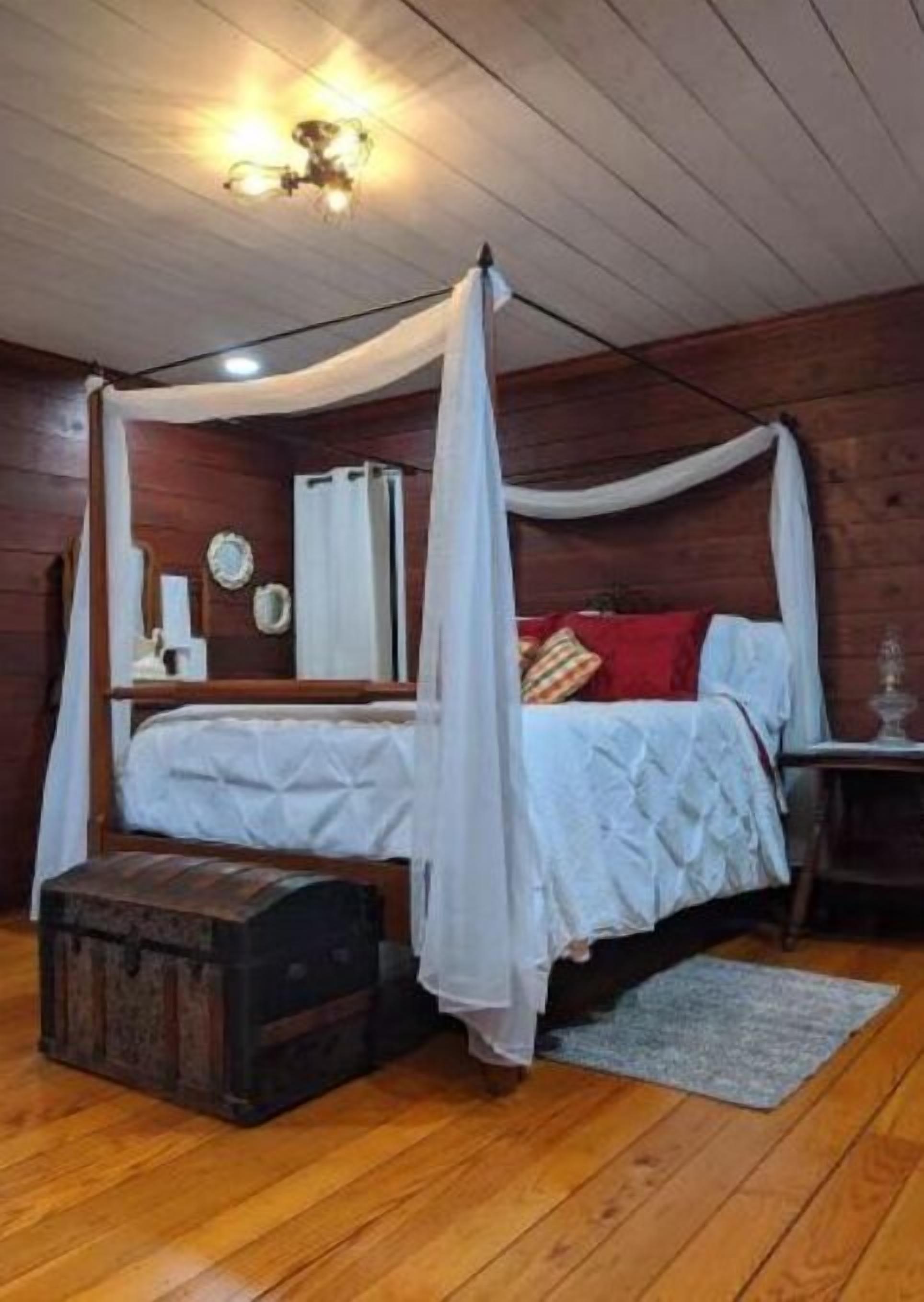 3 chambres, fer et planche à repasser, Wi-Fi, draps fournis