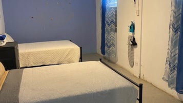 1 habitación, escritorio, tabla de planchar con plancha y wifi gratis