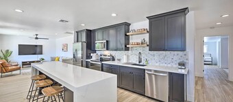 Heated Pool, 4BD/3BA, Golf, Near Old Town & ASU