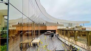 Apartment | Outdoor dining