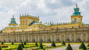 A large, historic building with symmetrical architecture, a central courtyard, and a formal garden. - Comfortable studio on Twarda in Center (Warszawa)