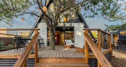 Secluded 2-house resort w/pool & bocce in Sonoma Valley