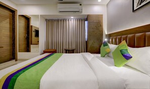 Desk - Treebo Castle Rock Inn (Mumbai)