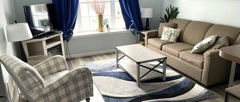 Fernseher, DVD-Player, Bücher