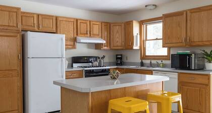 Smuggler's Notch Mountain House w/hot tub & river